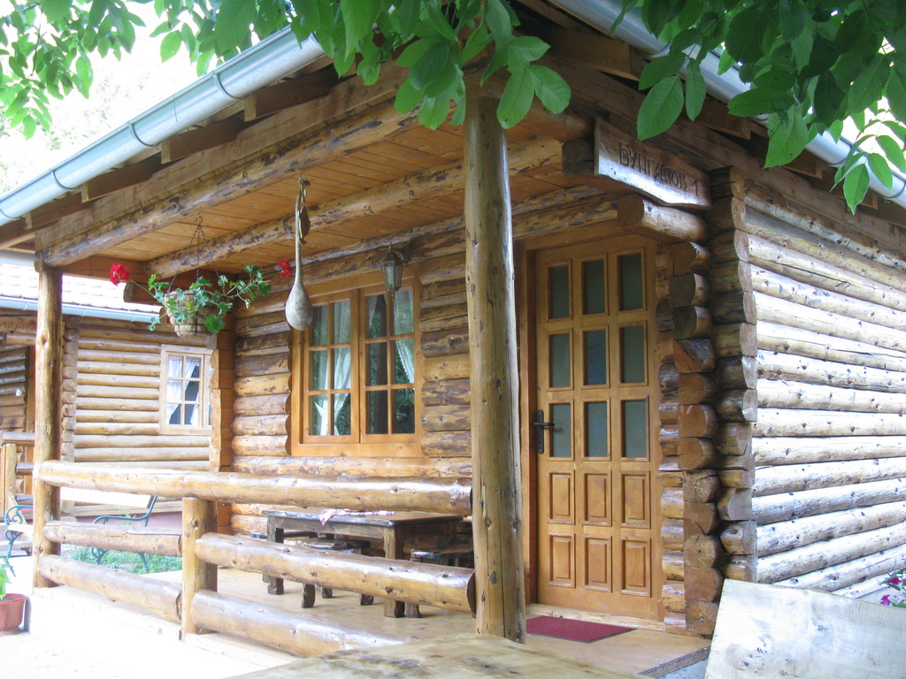 "Izvor" Lisine - kafana sa prenoćištem