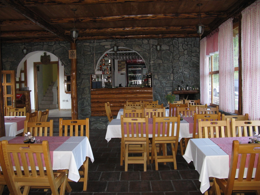 "Izvor" Lisine - kafana sa prenoćištem